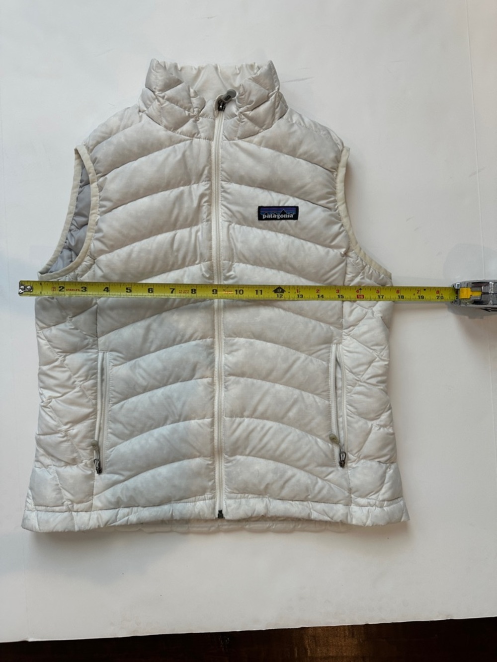 Patagonia Women's Cream Quilted Down Vest - Picture 4 of 5